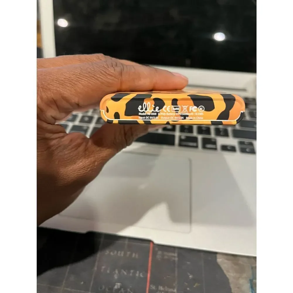 Ellie Los Angeles Portable Charger